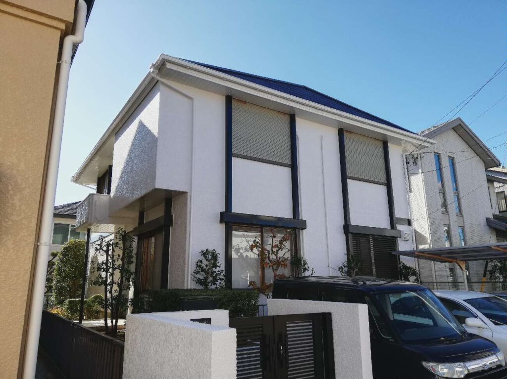 劣化したスレート屋根はハイブリッド塗装で耐久性向上。