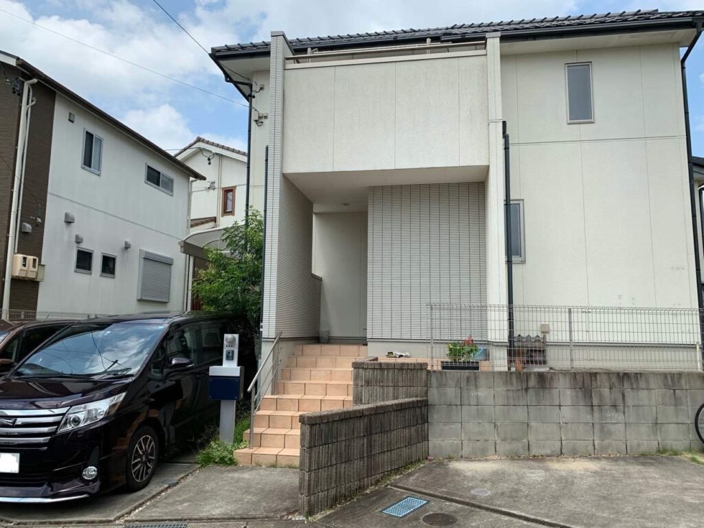 ウッドデッキのお色に合わせて外壁塗装