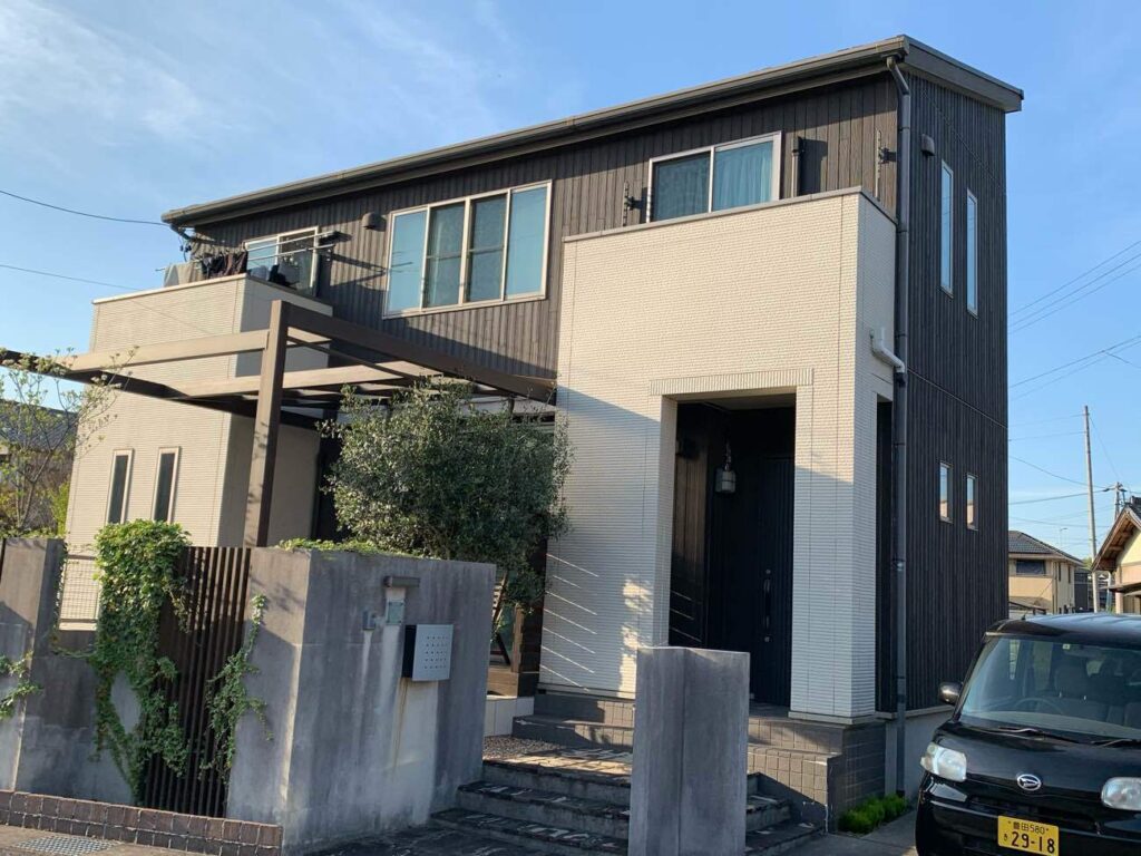 豊田市｜バイカラーから1色に｜外壁塗装｜屋根塗装