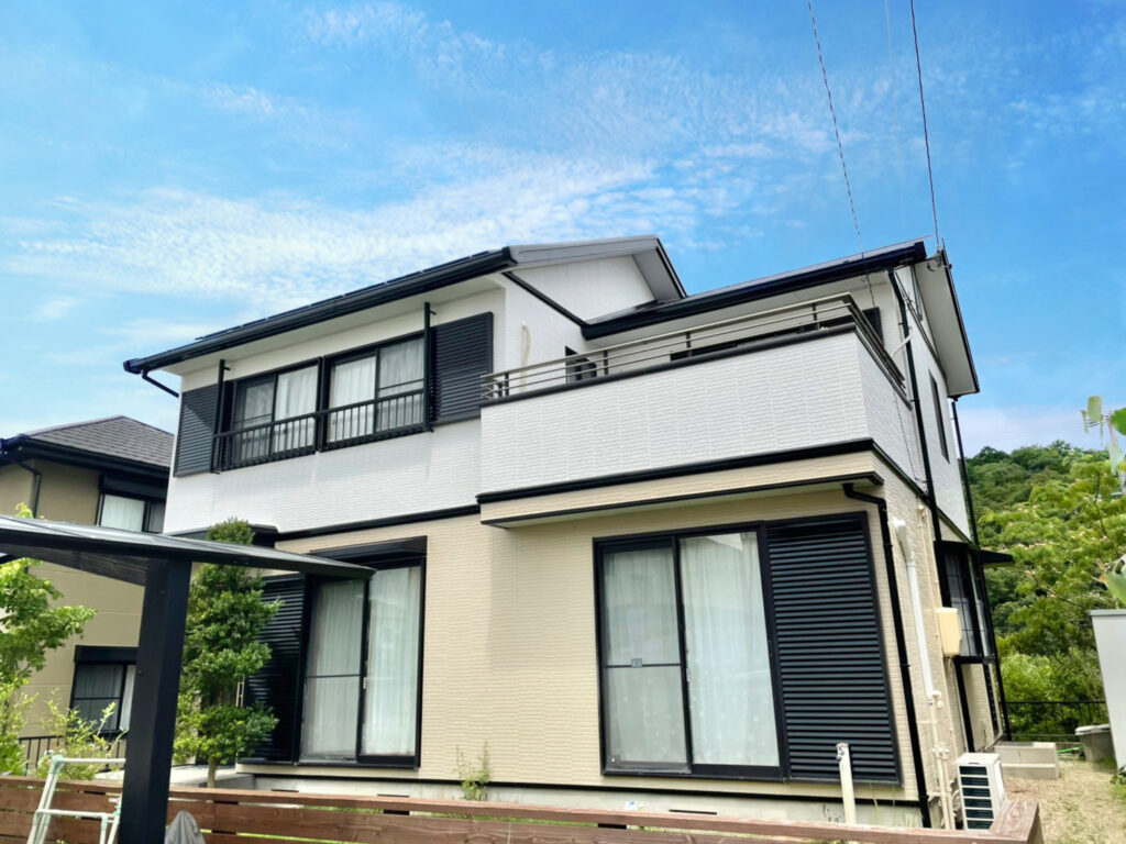 淡い２トーンカラーの仕上げの外壁塗装｜屋根塗装｜豊田市幸穂台