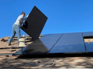 太陽光発電がついた屋根もリフォームが必要