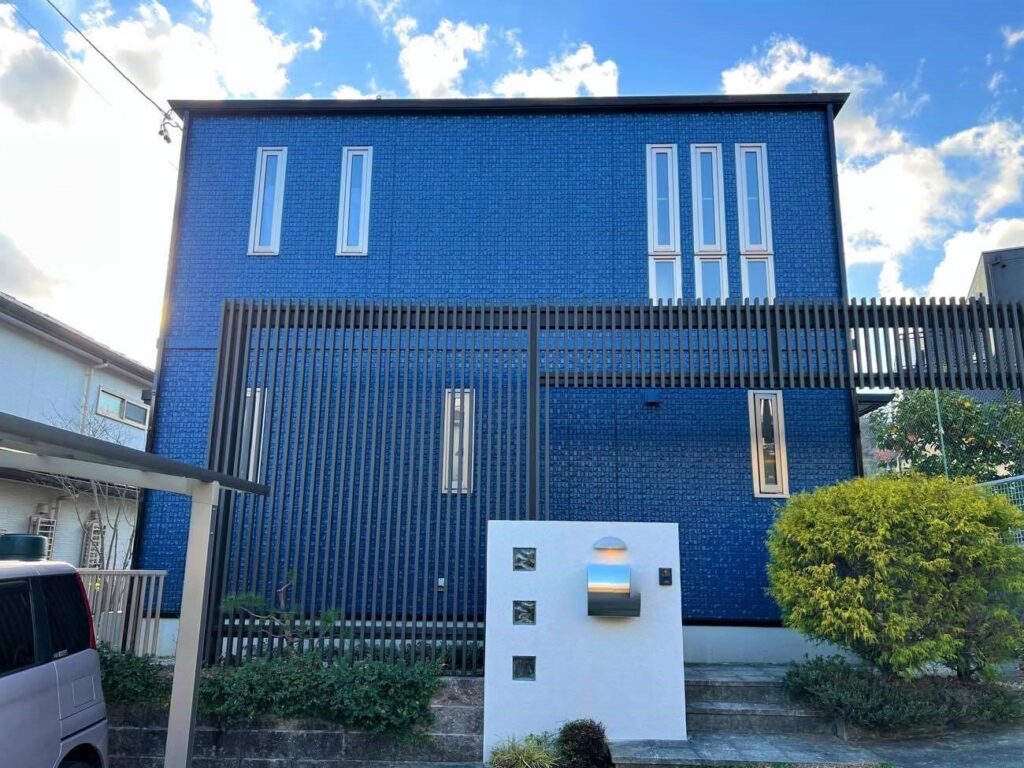 鮮やかなブルーが美観を引き立てる外壁塗装|豊田市乙部ヶ丘