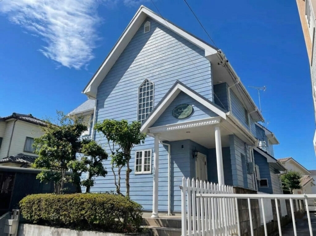 ブルーで外壁塗装して爽やかな洋風テイストに｜屋根塗装｜豊田市花園町