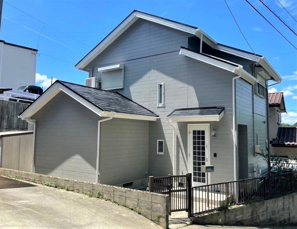 豊田市｜落ち着いたグレーで塗装しシックな印象に外壁塗装｜屋根塗装