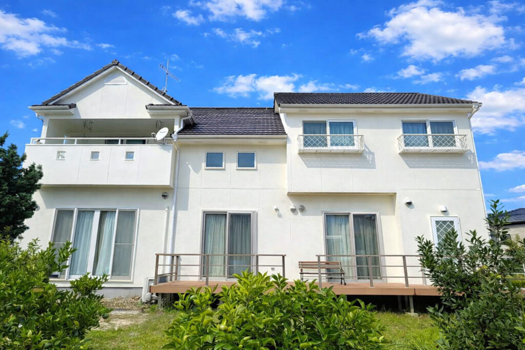 豊田市｜黄色味を抑えたホワイトで新築のような仕上がりに外壁塗装｜屋根塗装