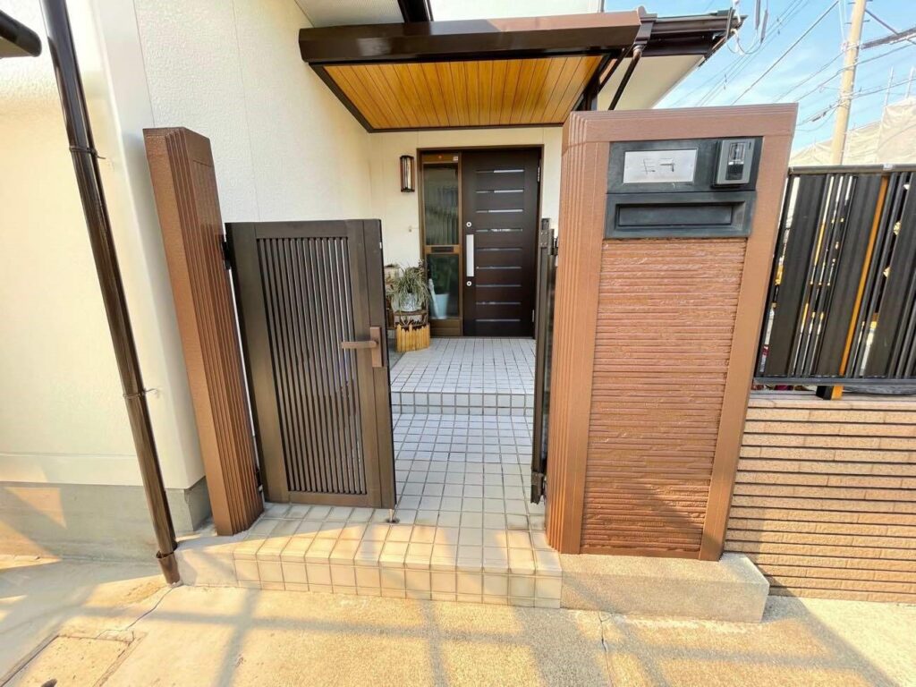 豊田市｜トヨタホーム｜門の塗装でさり気なく雰囲気チェンジ｜外壁塗装