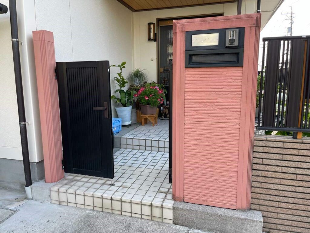 豊田市｜トヨタホーム｜門の塗装でさり気なく雰囲気チェンジ｜外壁塗装