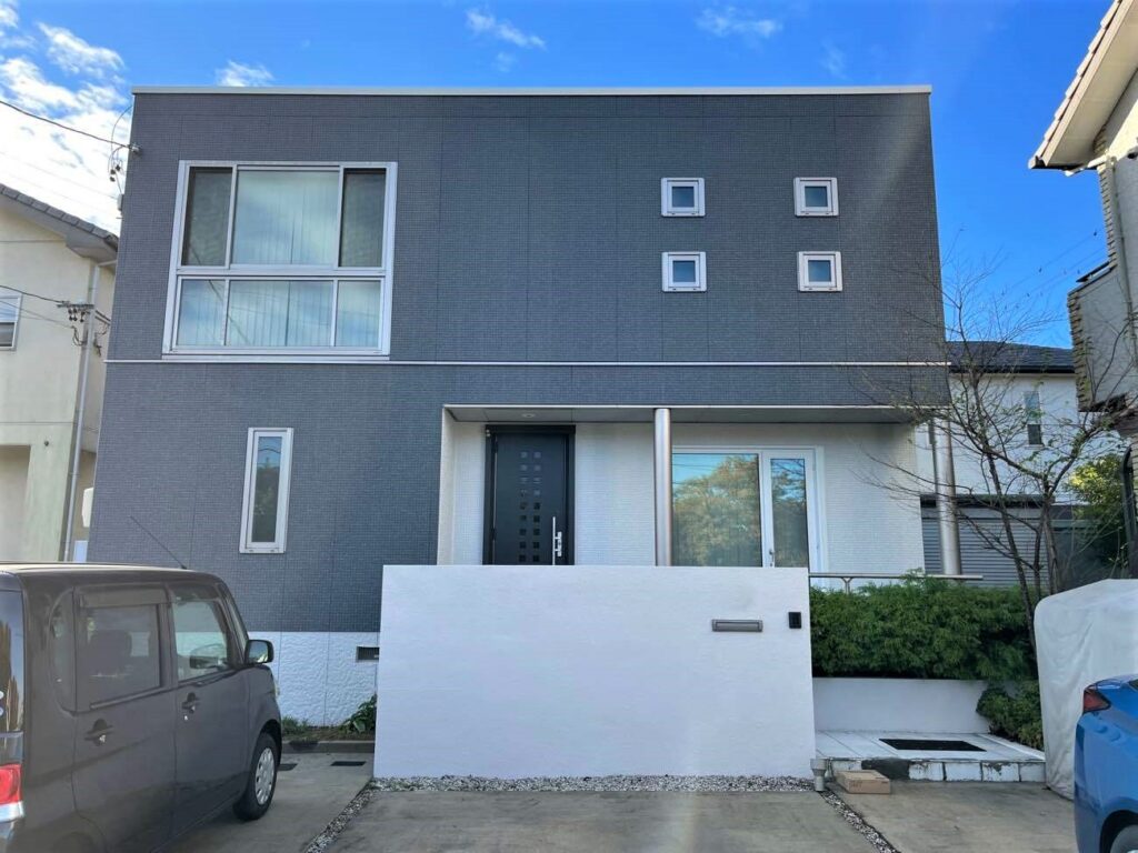 豊田市|トヨタホーム|出っ張り部分と凹み部分で色を変えて立体感を|外壁塗装