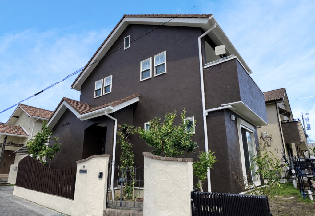 豊田市｜濃いめのチョコブラウン｜外壁塗装