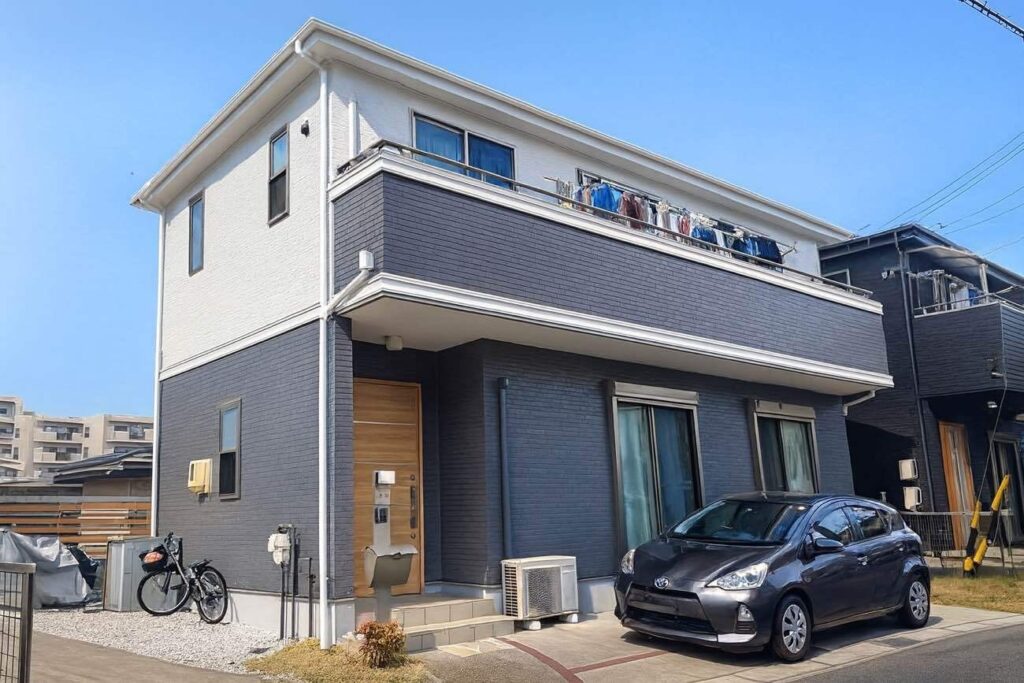 豊田市｜淡いグレーのツートン｜外壁塗装｜屋根塗装