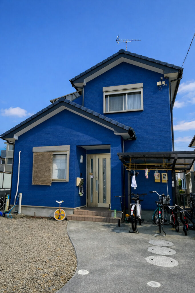 知立市｜ビビッドなブルーで個性的に｜外壁塗装